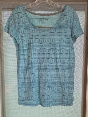 Toad&Co Light Blue Scoop Neck Short Sleeve Tee with Navy Geometric Print